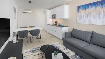 139-cm LED TV with satellite channels, TV