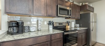 Spacious kitchen suitable for large groups, close to shopping, parks & wineries.