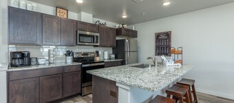 Spacious kitchen suitable for large groups, close to shopping, parks & wineries.