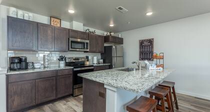Spacious kitchen suitable for large groups, close to shopping, parks & wineries.