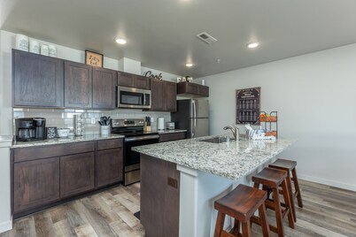 Spacious kitchen suitable for large groups, close to shopping, parks & wineries.