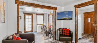 Eclectic & Fun Lumberyard Urban Cabin #2 in downtown, next to NAU