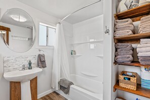 Combined shower/tub, hair dryer, towels, soap - Eclectic & Fun Lumberyard Urban Cabin #2 in downtown, next to NAU (Flagstaff)