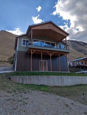 Exterior - Hilltop River View within walking distance to town (Riggins)