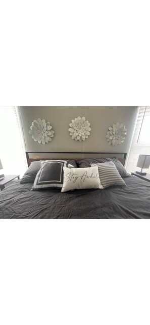 3 bedrooms, iron/ironing board, WiFi, bed sheets - Pop A Shot Game/Cedar Pt/Kalahari/Summit Race/Sports park (Norwalk)