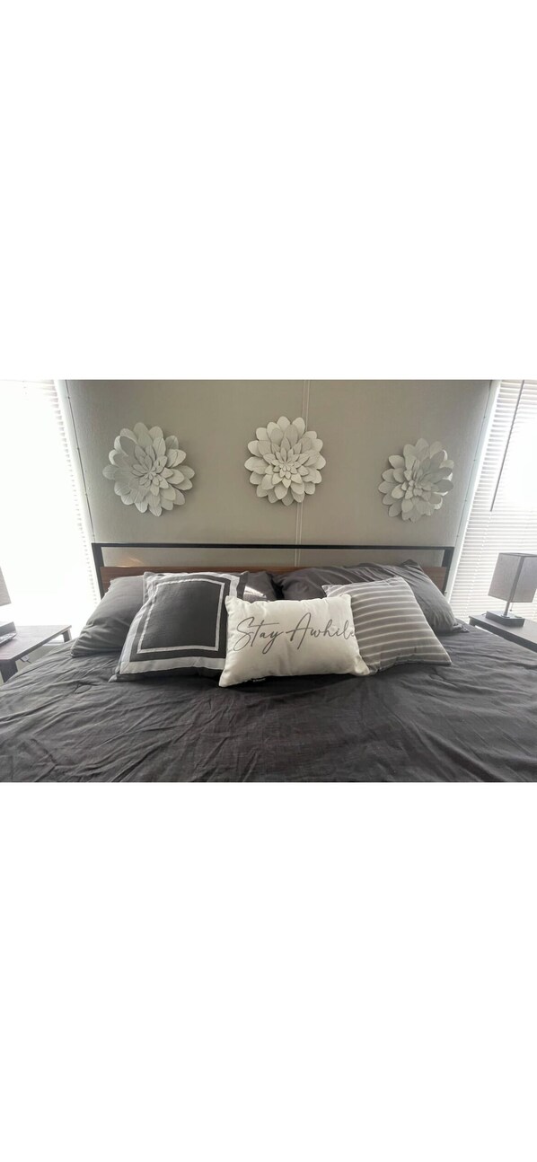 3 bedrooms, iron/ironing board, WiFi, bed sheets