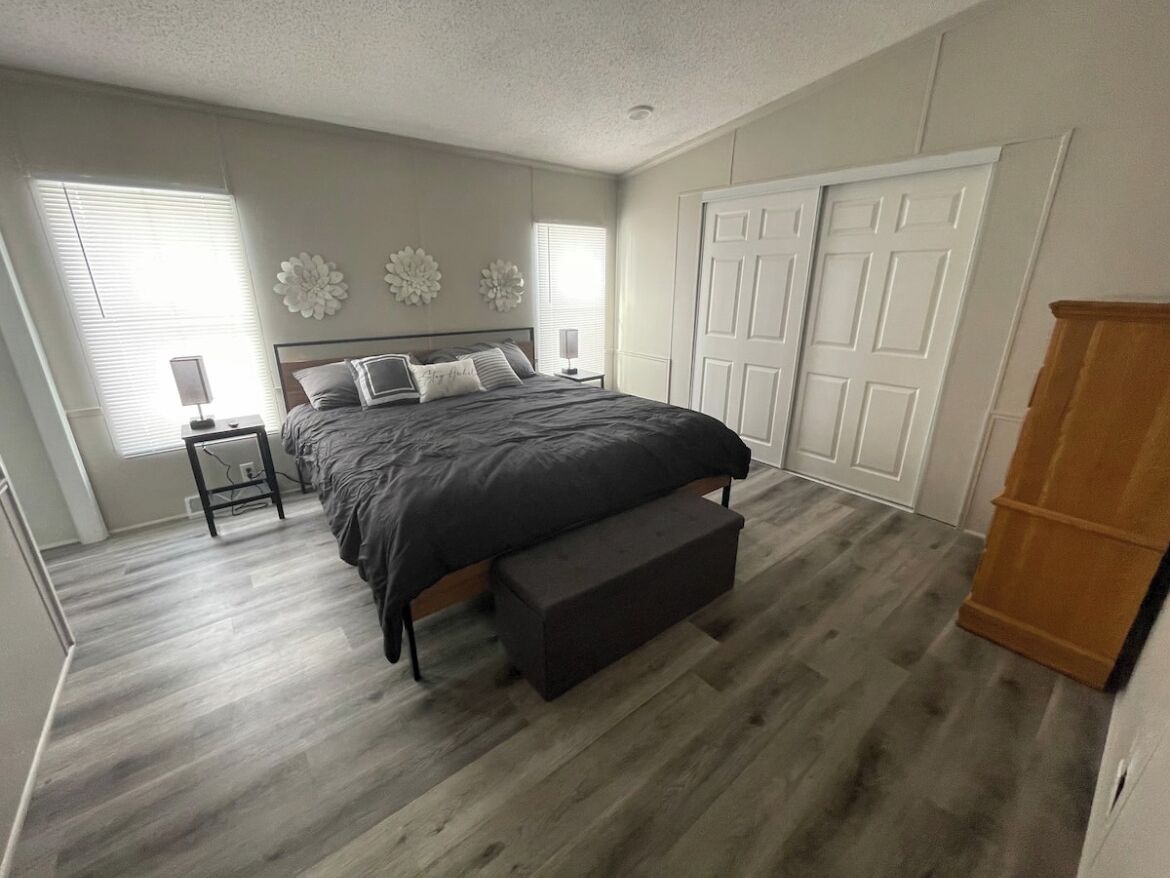 3 habitaciones, tabla de planchar con plancha, wifi y ropa de cama 