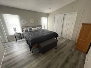 3 chambres, fer et planche à repasser, Wi-Fi, draps fournis