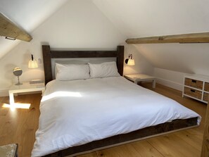 2 bedrooms, desk, iron/ironing board, travel cot