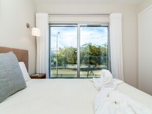 3 bedrooms, iron/ironing board, Internet, bed sheets