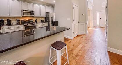 Year Round Rental! Awesome Entertainment, 4 Bedroom-2 King 2 Queen, Pet Friendly