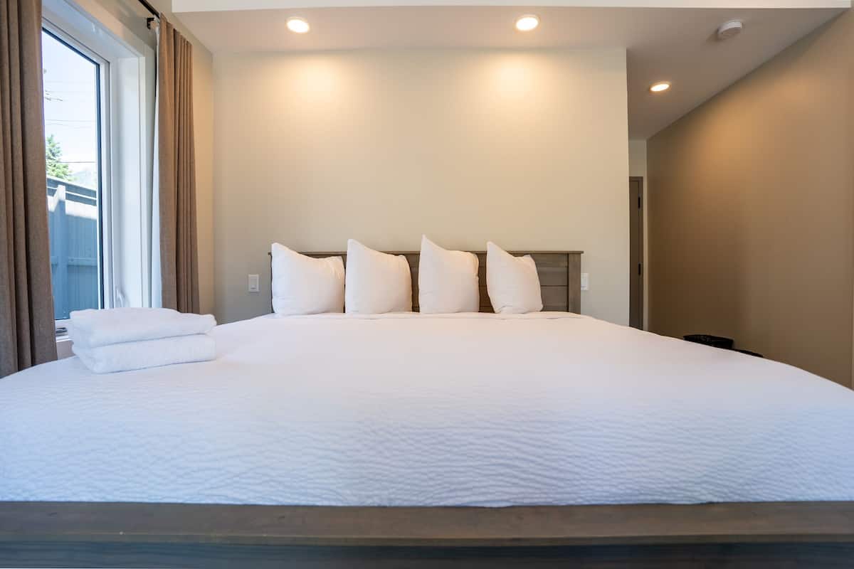 Family Room (No Pets) | Minibar, desk, free WiFi, bed sheets