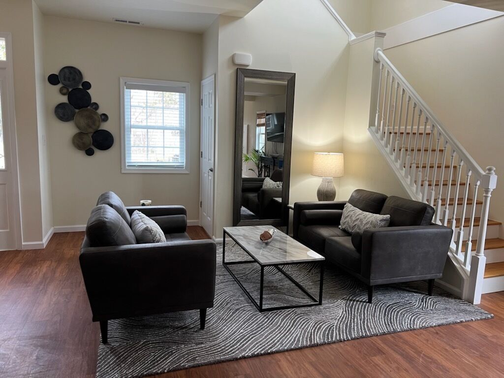 REAL DEAL :6BR Home, Pet friendly and 300 ft to beach with HOTTUB, Linens inc.