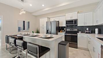 Coffee/tea maker, fridge, microwave, oven