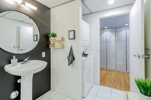 花灑/浴缸組合、風筒、提供毛巾、番梘