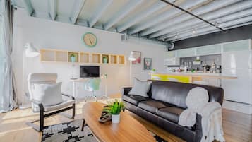 Smart TV, Netflix, streaming services, offices