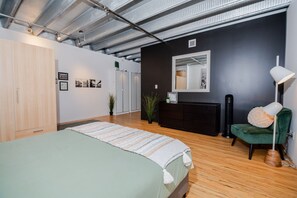 1 bedroom, desk, iron/ironing board, travel crib - Down Town Loft: UG Park|AC|Walk to Rogers|Balcony (Edmonton)