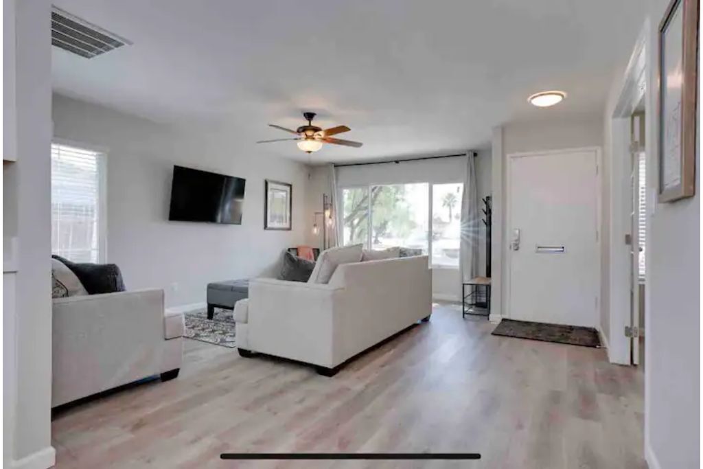 Private resort centrally located w/ outdoor oasis.