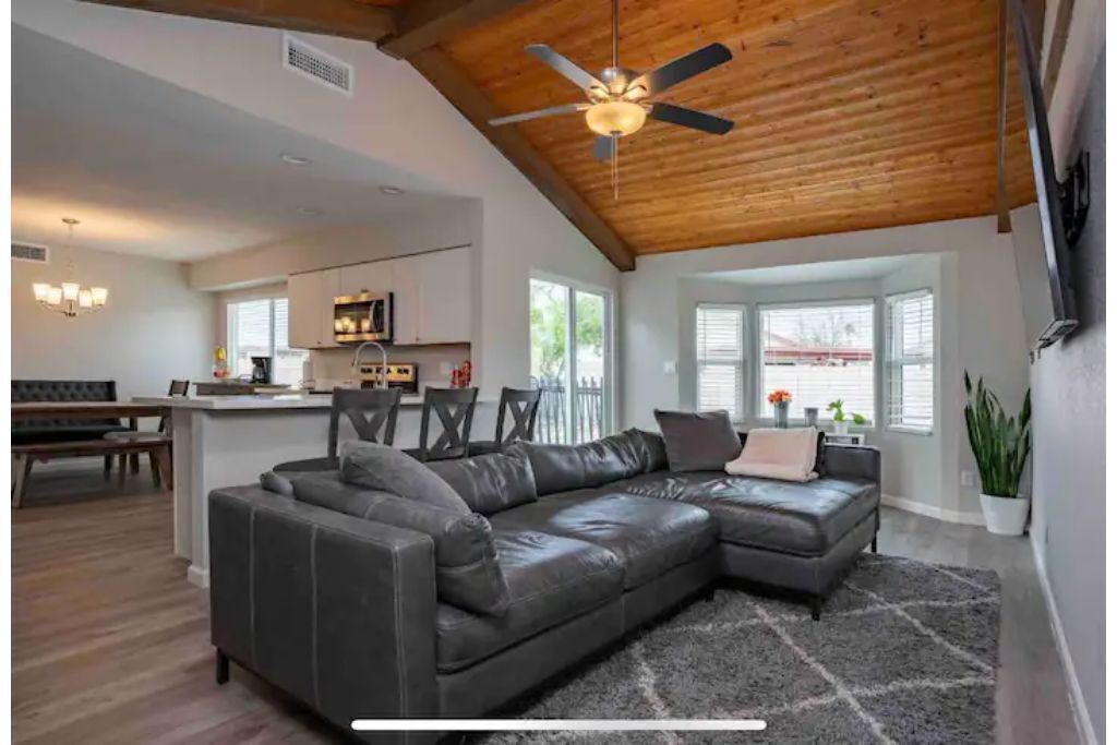 Private resort centrally located w/ outdoor oasis.