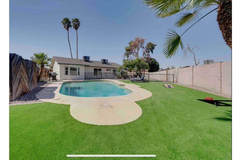 Private resort centrally located w/ outdoor oasis.