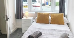 5 bedrooms, desk, iron/ironing board, free WiFi