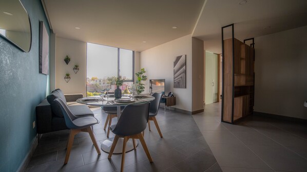 Executive Apartment, 2 Bedrooms, Accessible, City View | Living area | 55-inch Smart TV with digital channels, TV, Netflix - Missum Versatile Living (San Andrés Cholula)