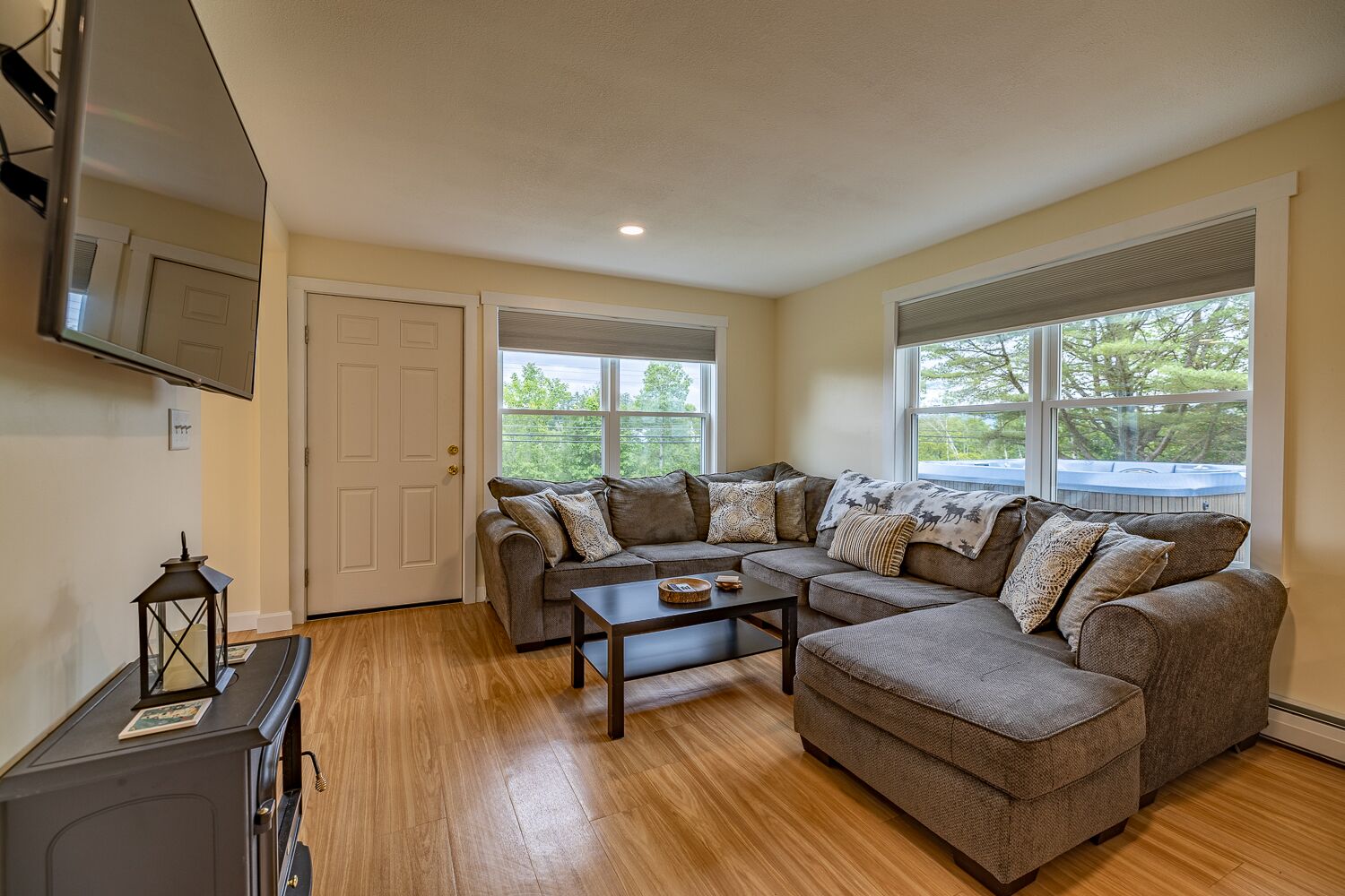 Mountain View Home with Hot Tub close to Santa’s Village