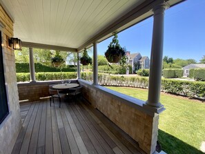 تناول الطعام بالخارج