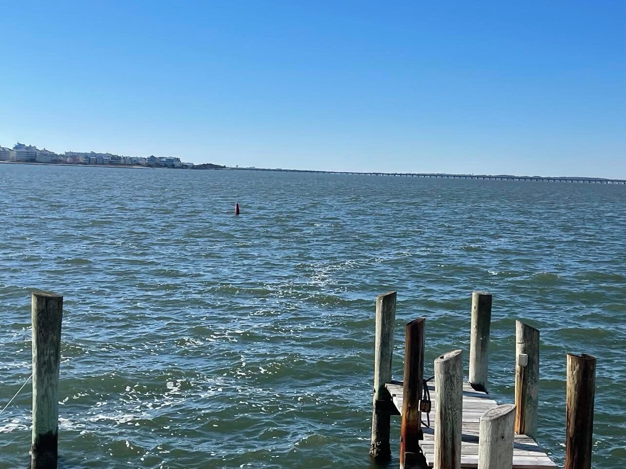 Beautiful Bayfront Townhome-Walking distance to the Beach