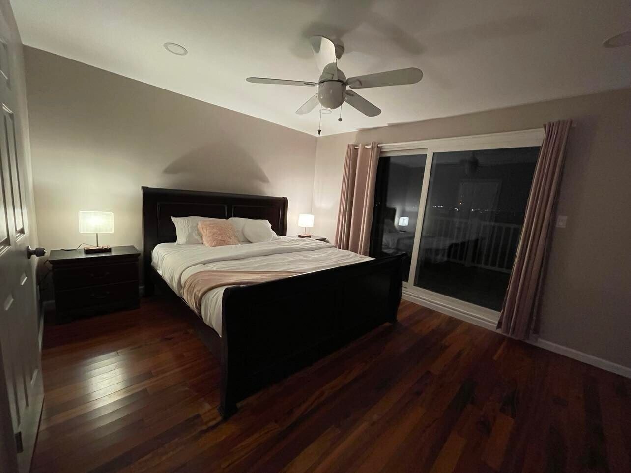 Beautiful Bayfront Townhome-Walking distance to the Beach