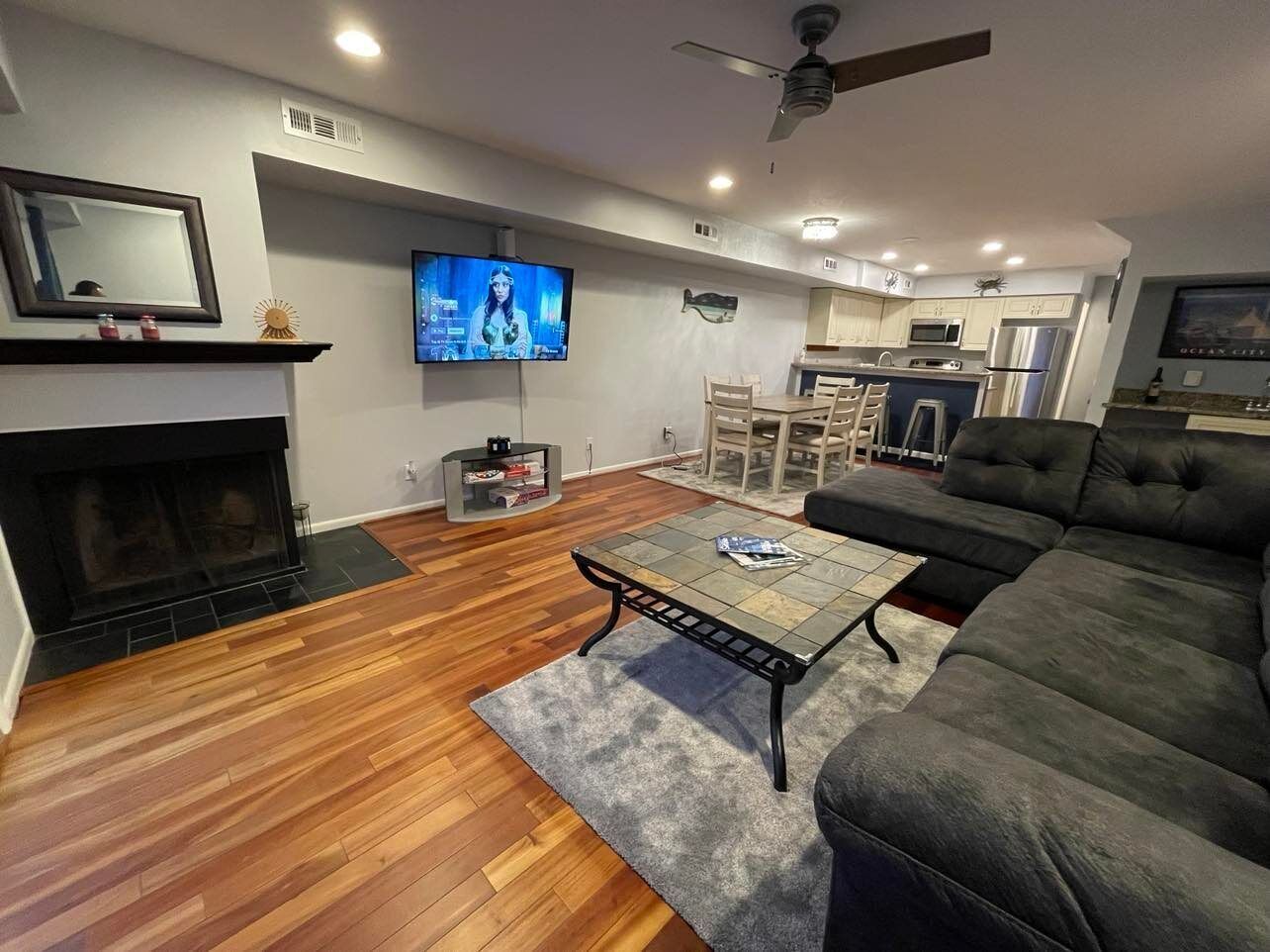 Beautiful Bayfront Townhome-Walking distance to the Beach