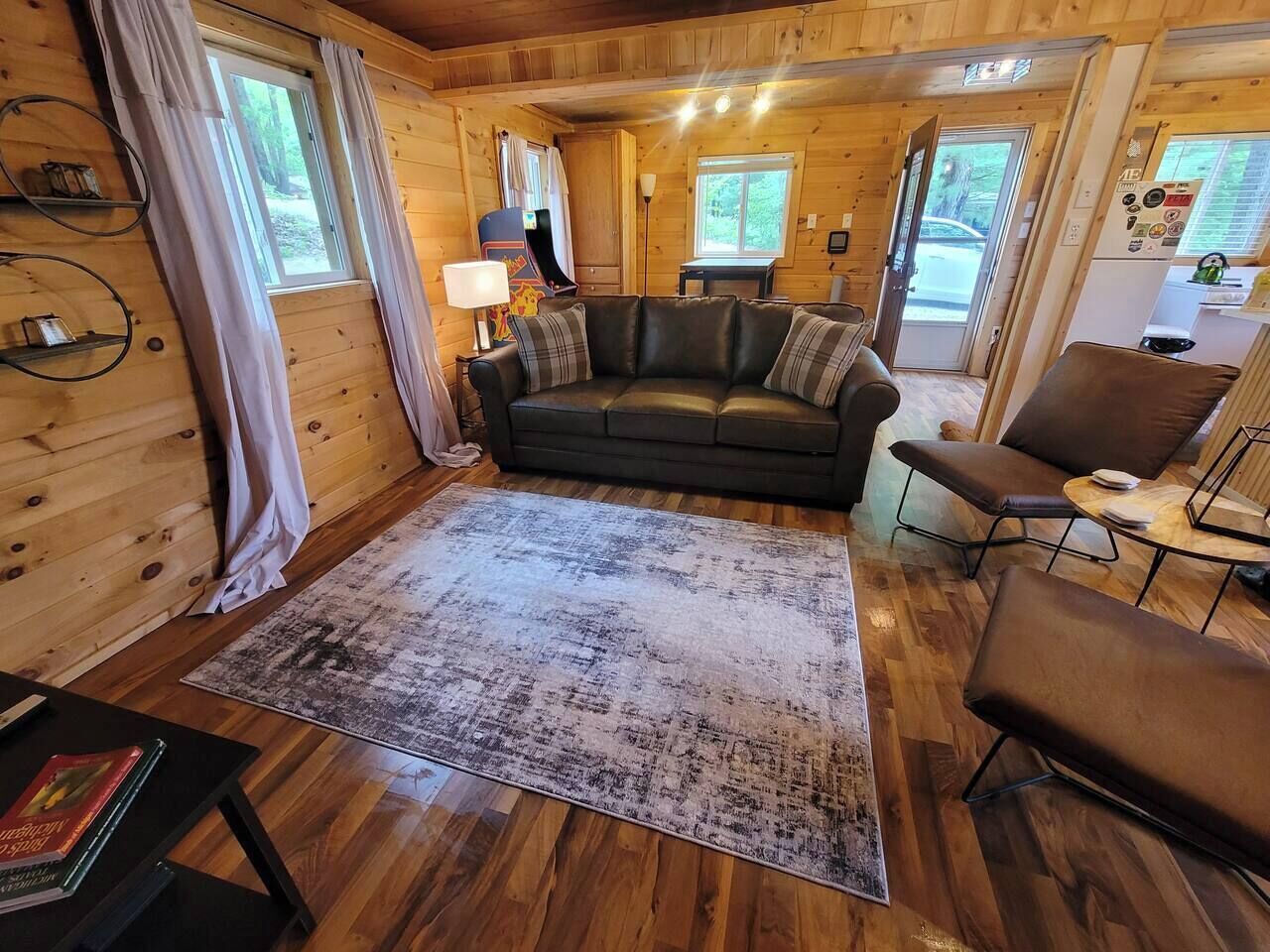 Älytelevisio, videopelejä, DVD-soitin, videokirjasto