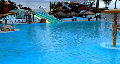 Full Apt 12 min to Airport Beach Aquarium Aquapark