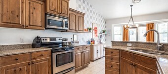 Buy 4 get 5th free—XBOX room- Pets welcomed! Sleeps 18- Hottub- Hammocks