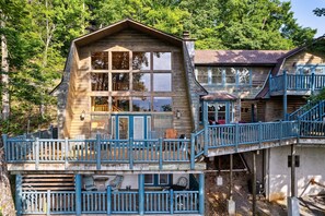 Exterior - Spectacular Mountain Views!  2 Car Garage! Gameroom! Fireplaces! Hot Tub! Ober! (Gatlinburg)