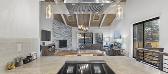 Newly Rennovated and Air Conditioned Townhouse -1 mile from Skiing