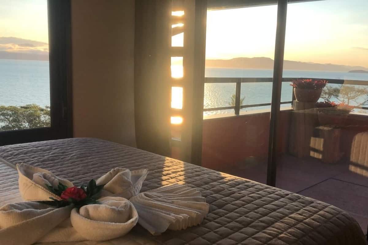 Sábanas de algodón egipcio, ropa de cama de alta calidad y wifi gratis