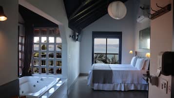 Egyptian cotton sheets, premium bedding, free WiFi, bed sheets