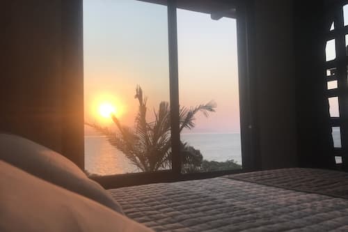 Egyptian cotton sheets, premium bedding, free WiFi, bed sheets