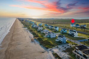 Beach - BEACH HOME- NEW 2022, OCEAN & BAY VIEWS (Galveston)