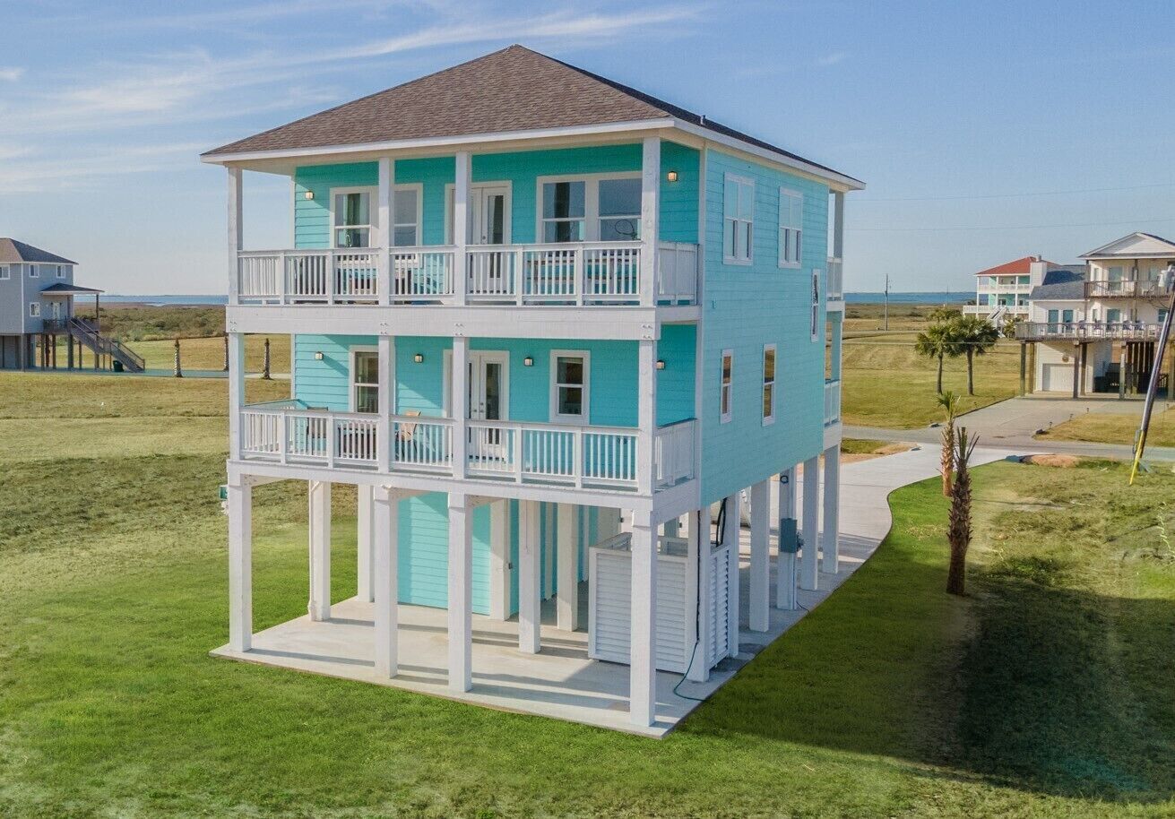 BEACH HOME- NEW 2022, OCEAN & BAY VIEWS