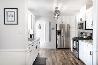 ✰EntireHome✰SelfCheck-In✰W/D✰100MbsWifi✰A/C✰Yard