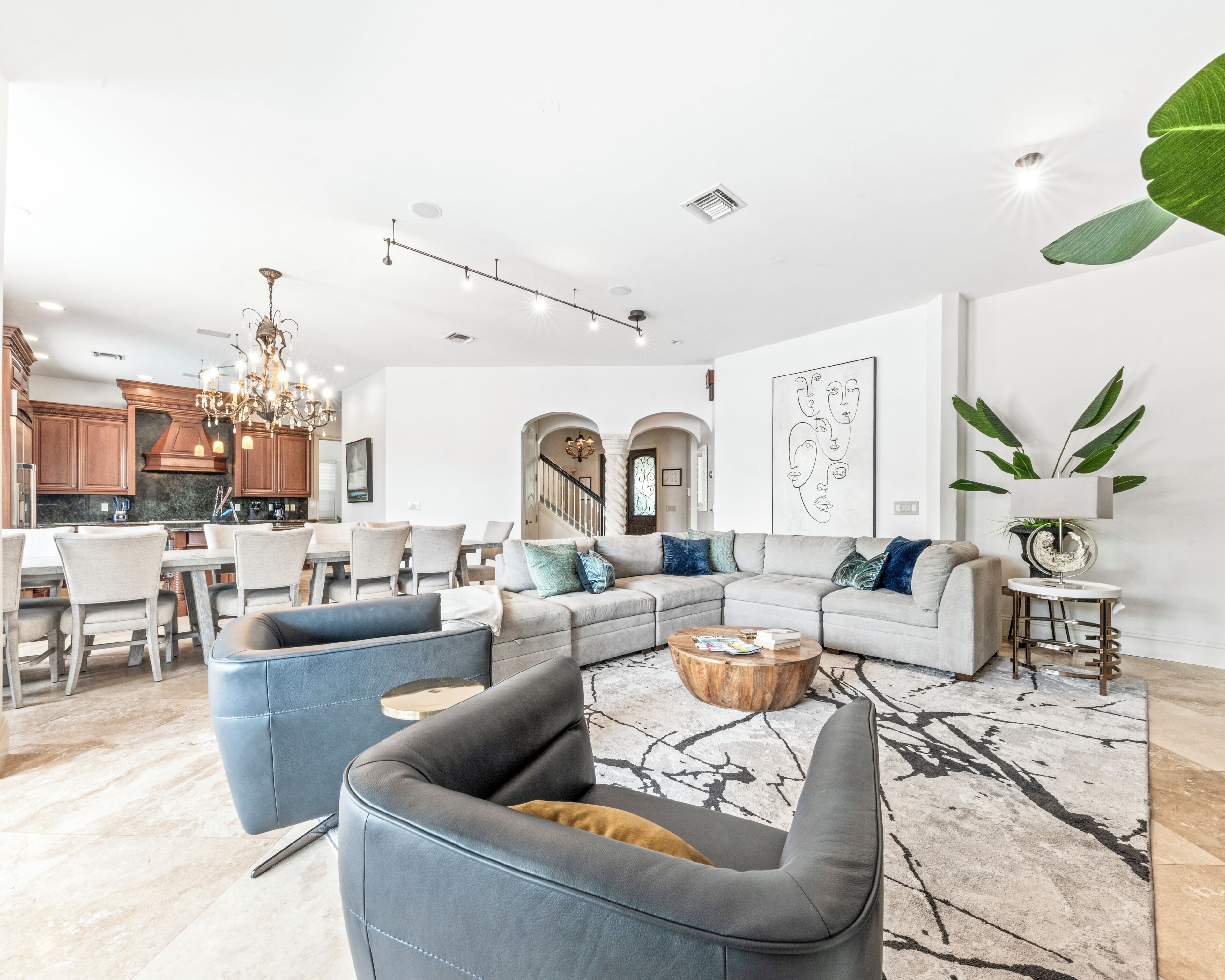 Luxury Waterfront Tropical House 6 min beach + Paddleboard + Kayaks