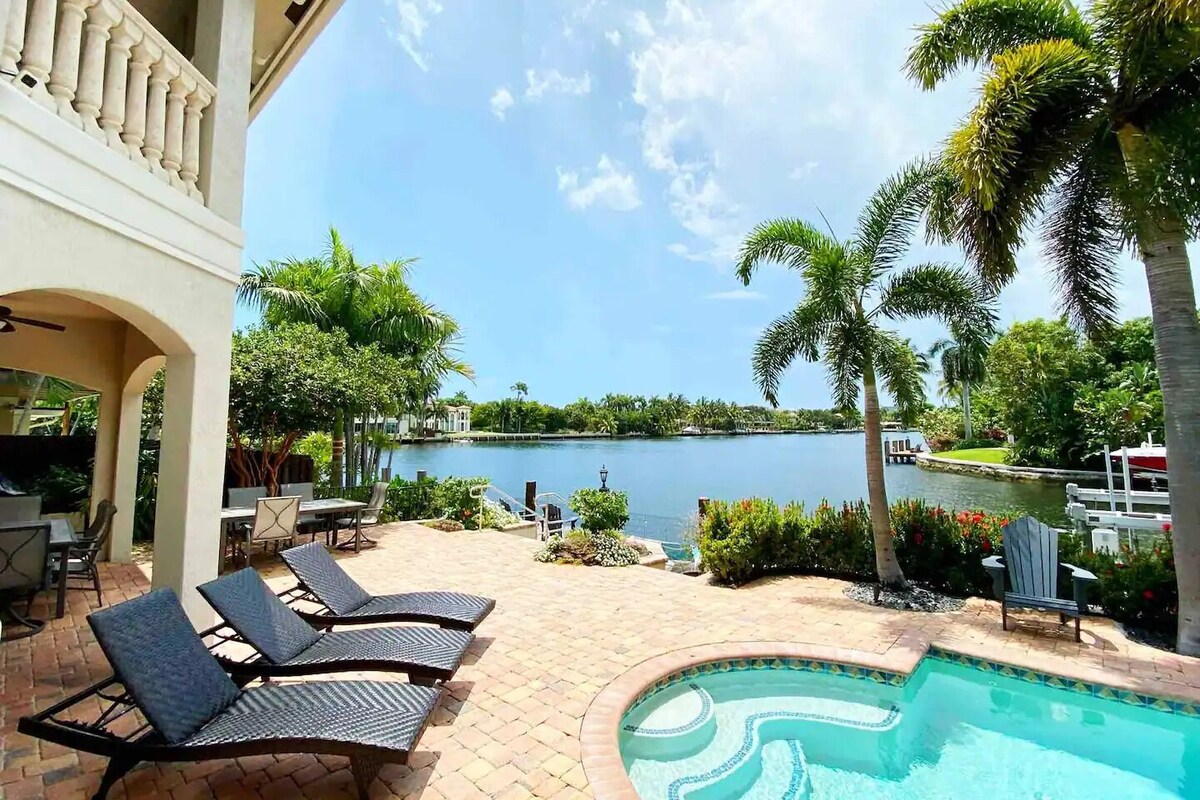 7bdr Heated pool Waterfront Mansion 6 min beach + Paddleboard + Kayaks