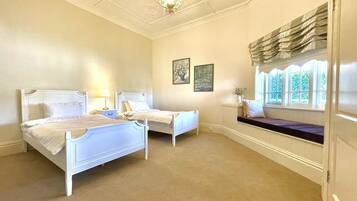 4 soveværelser, skrivebord, strygejern/strygebræt, Wi-Fi