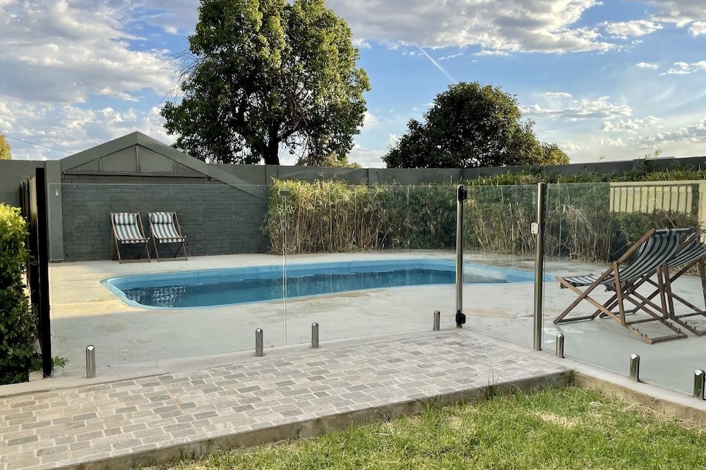 Charming Hamptons Style Entertainer with Pool