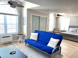 Ocean Air Penthouse | Free WiFi, bed sheets - Ocean Air Suites (Hampton)