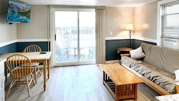 Long View Suite, 1 Bedroom | 1 bedroom, free WiFi, bed sheets