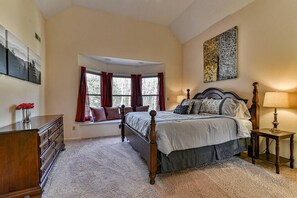 6 bedrooms, iron/ironing board, WiFi, bed sheets