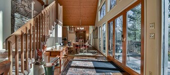 Asheville Cabin Retreat: Hot Tub, Fireplace